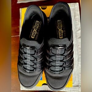 Women’s Black Skechers sneakers